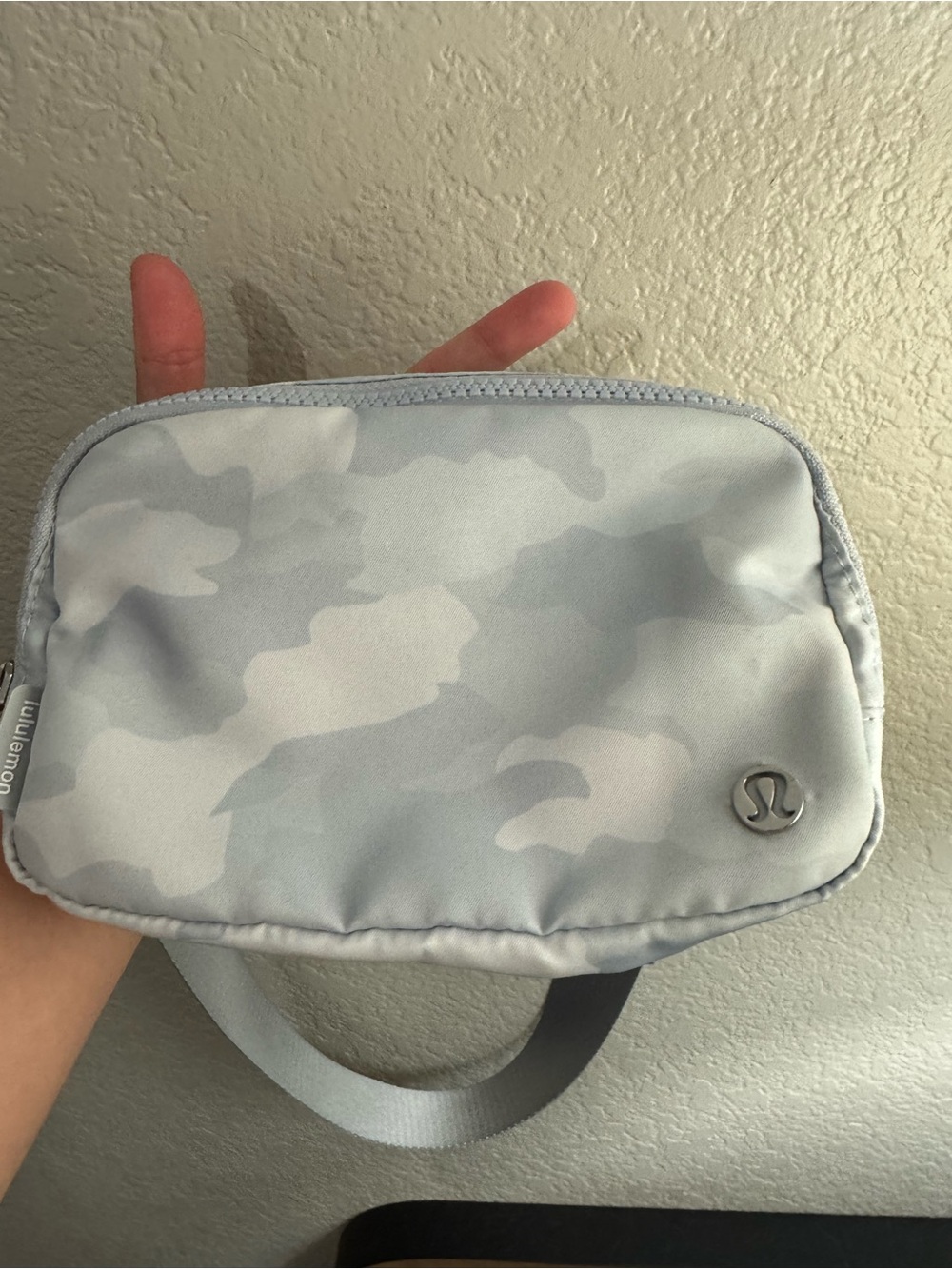 lululemon white camo everywhere belt bag - Picture 3 of 8